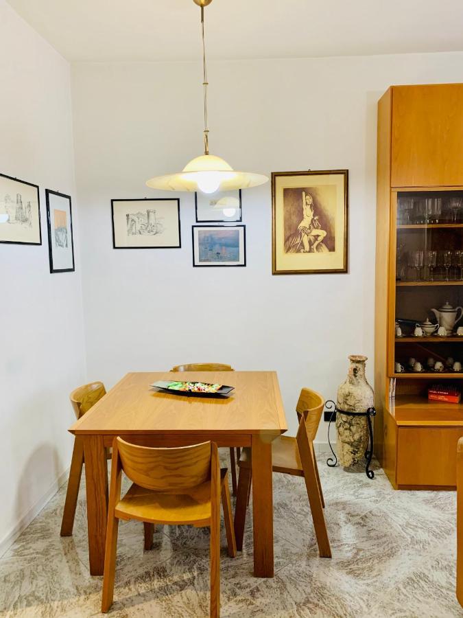 Via Solaro, Appartamento In Pieno Centro Formia Bagian luar foto