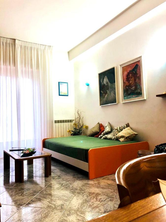 Via Solaro, Appartamento In Pieno Centro Formia Bagian luar foto